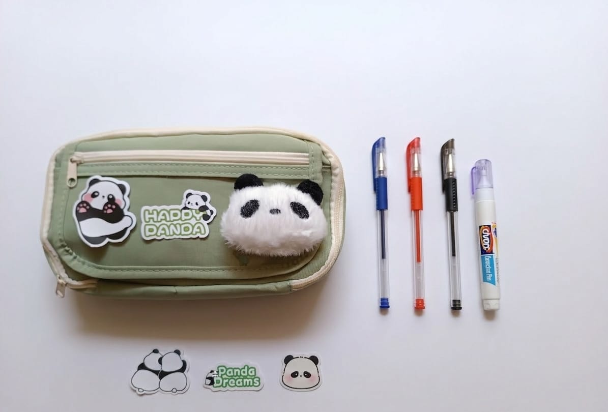 Kit Escolar Cartuchera Panda + 3 Lapiceros + Corrector Líquido